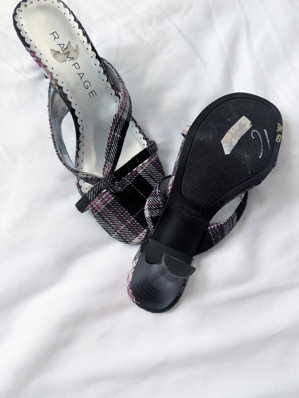 Super Cute Y2K Rampage Black Plaid Heeled Sandals with Pink Accent - Picture 4 of 4